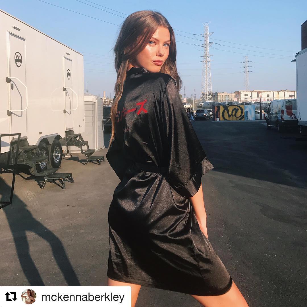 Black Satin Kimono Bridal Robe Customer - Bridesmaid Robe - Affordable Robe - Wedding Gift - Bridal Gift - Bridesmaid Gift - Satin Robe - Kimono Robe – PrettyRobes
