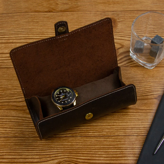 Engraved Retro Leather Watch Case