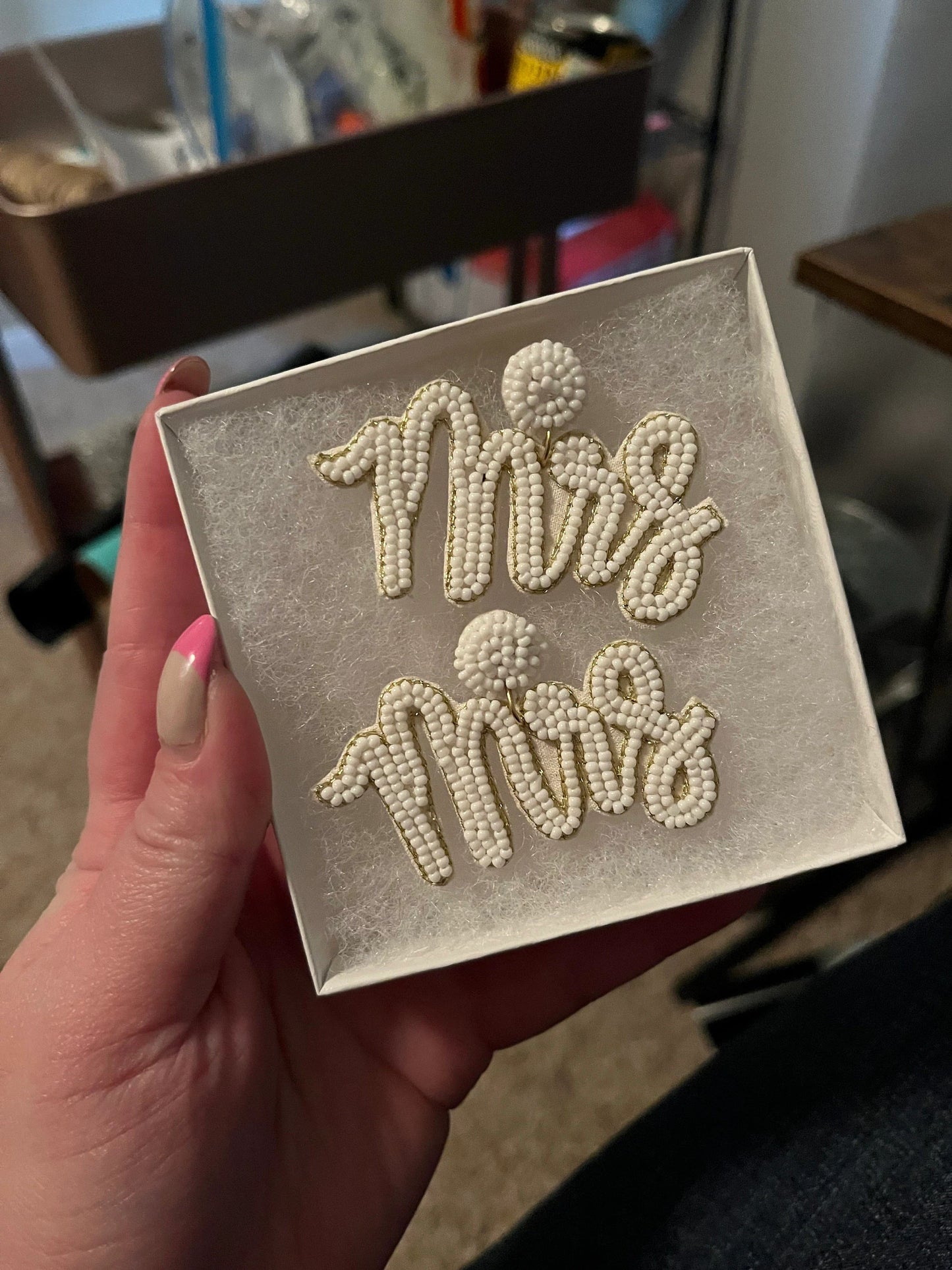 White Mrs. Earrings box gifts