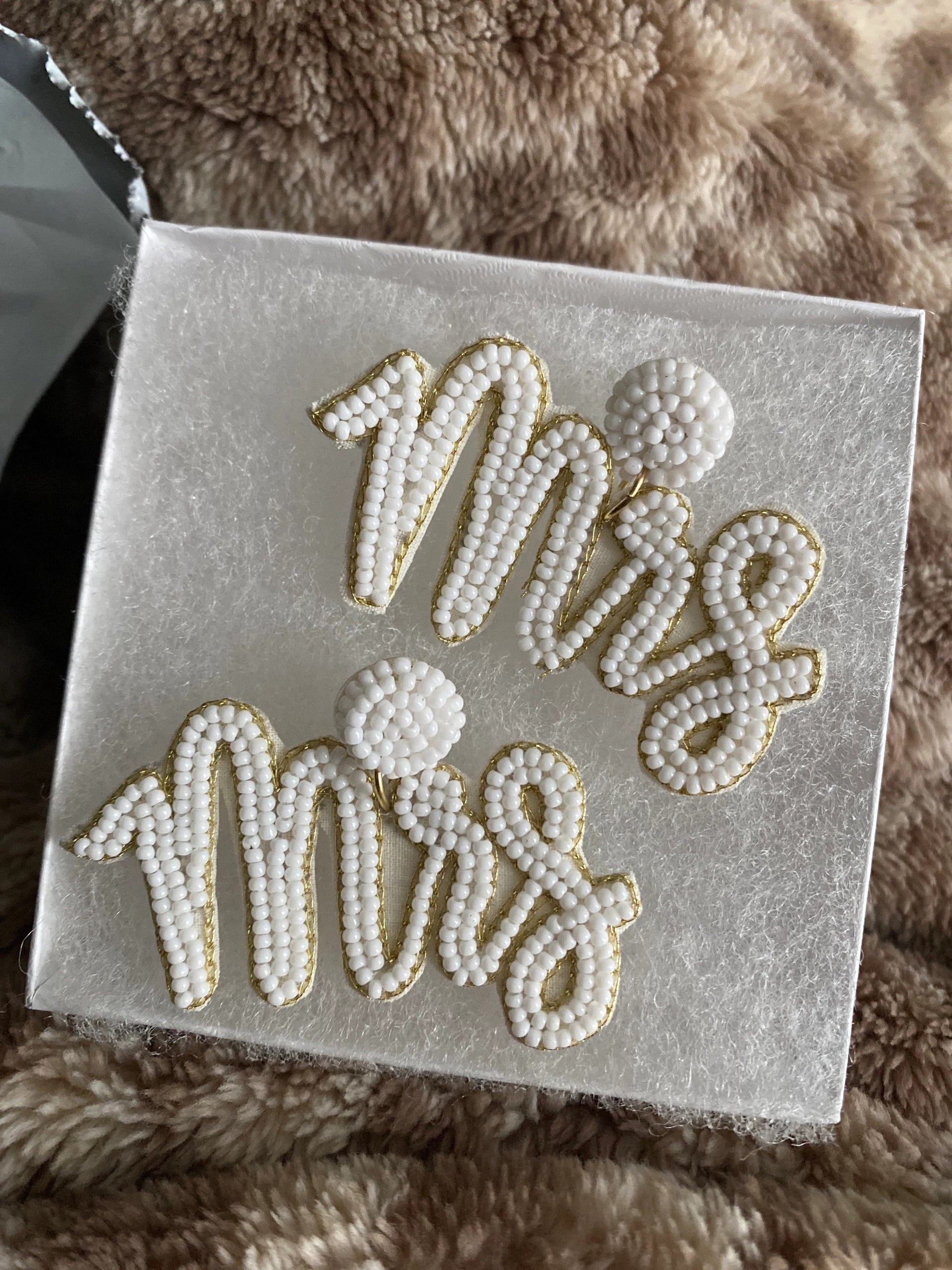 White Mrs. Earrings gift box